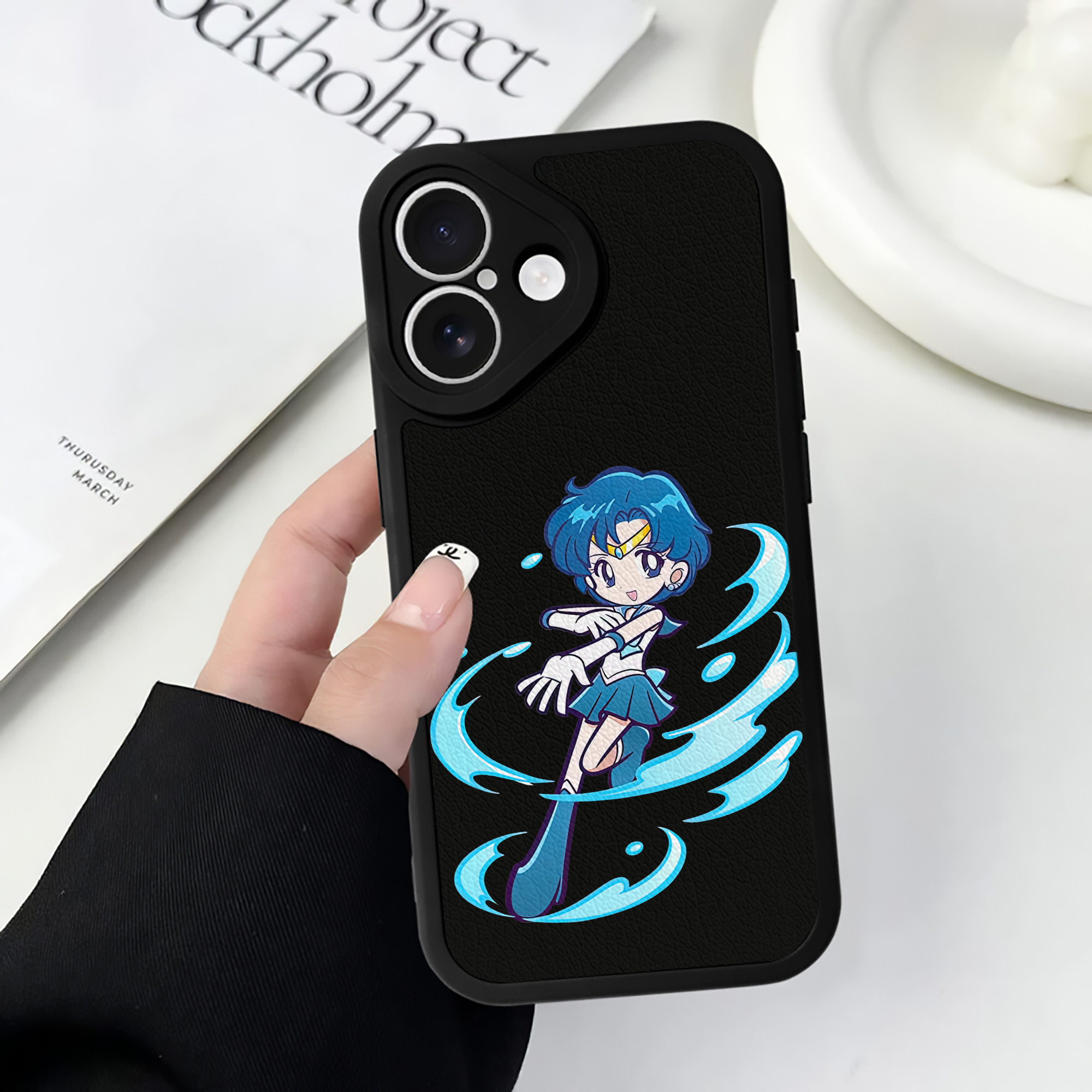（画像用） 美少女戦士セーラームーン 水野 亜美 みずの あみ Sailor Moon Mizuno Ami 【iPhone 16シリーズ対応】シリコンスマホケース（レザー調） 材質：シリコン